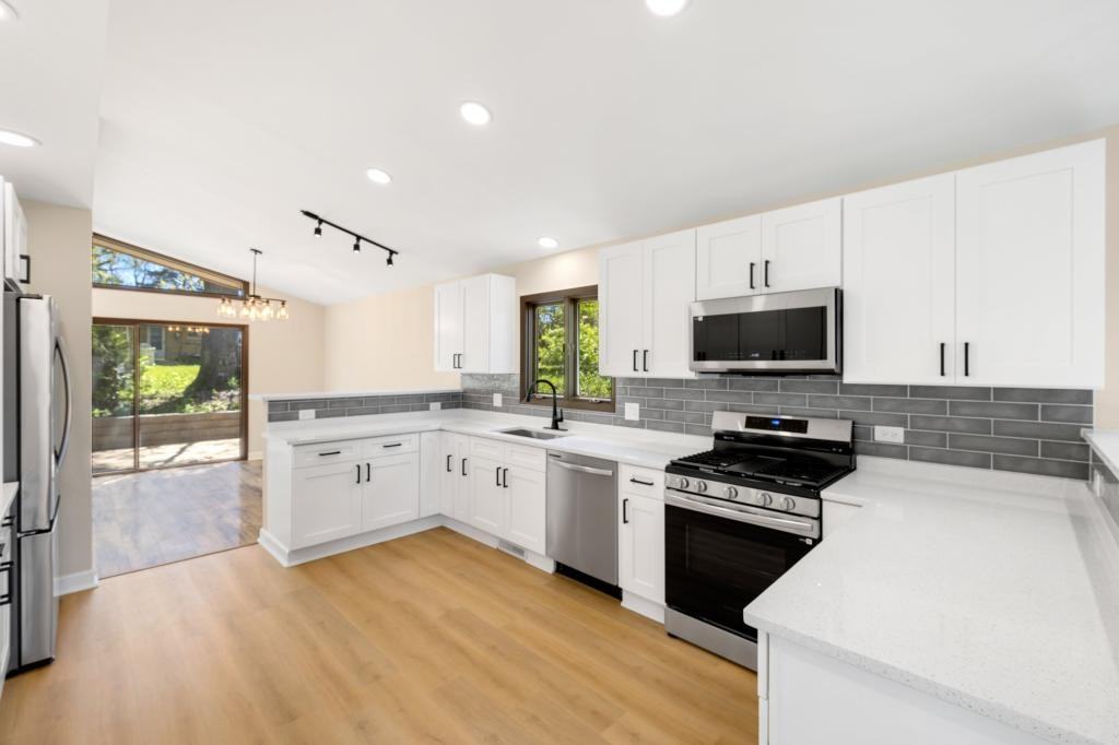 9217 S 88th Ave - Photo 6 of 19