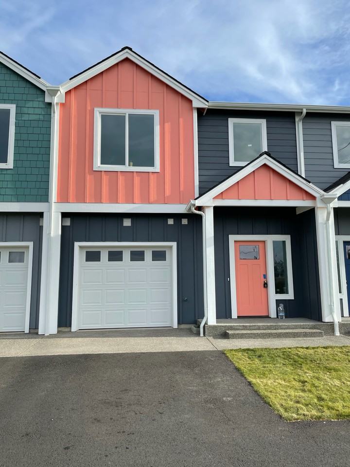 908 Oregon Ave S - Photo 2 of 21