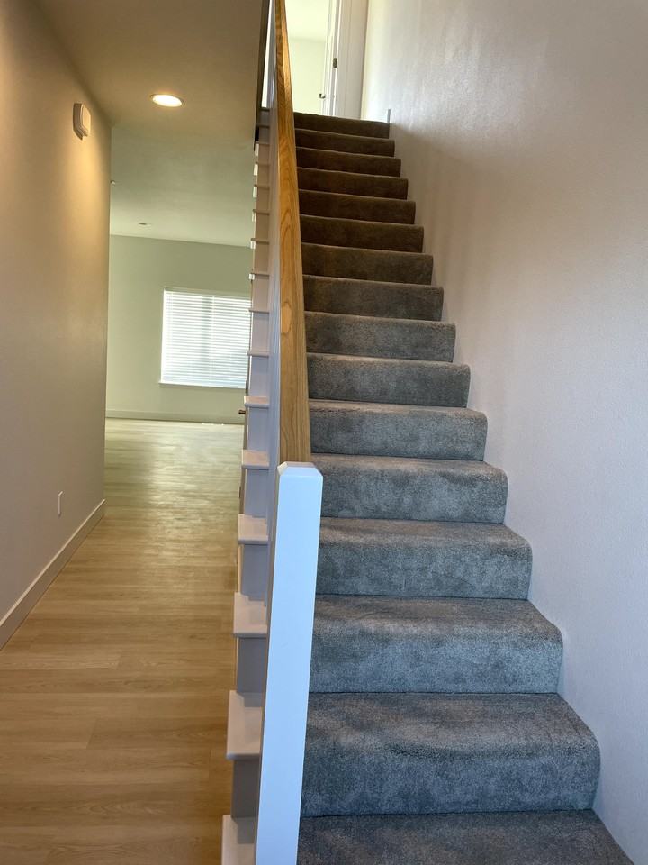 908 Oregon Ave S - Photo 3 of 21