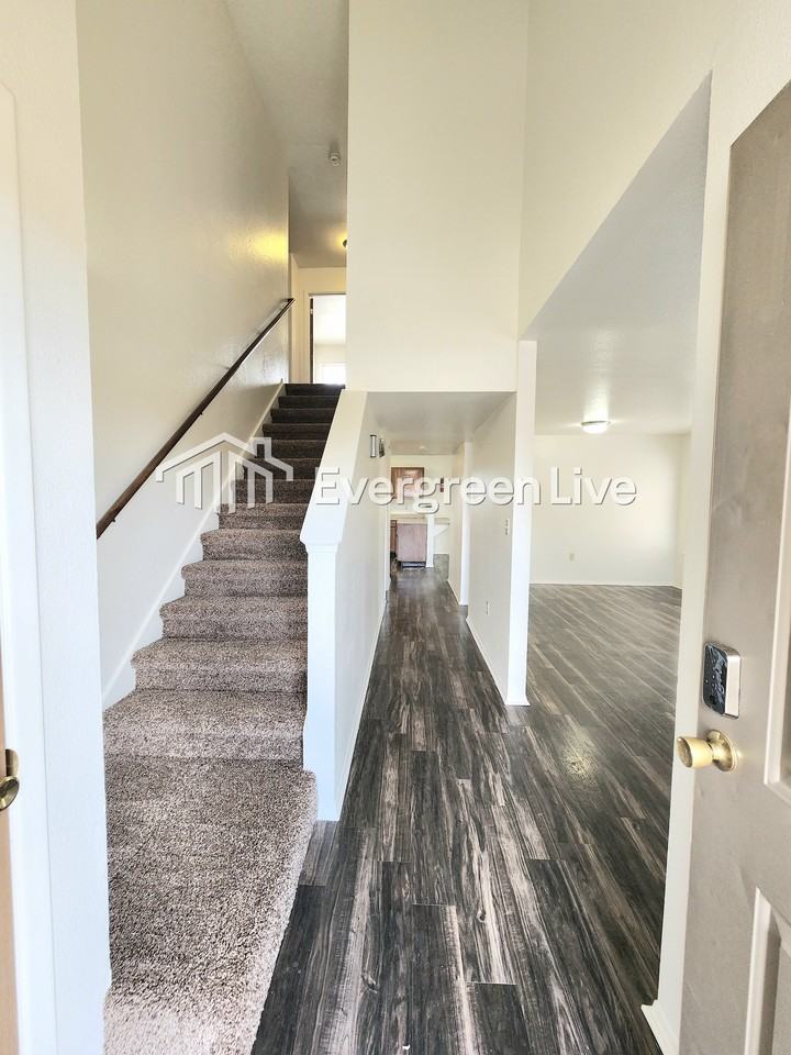 324 Fireball Dr - Photo 2 of 24