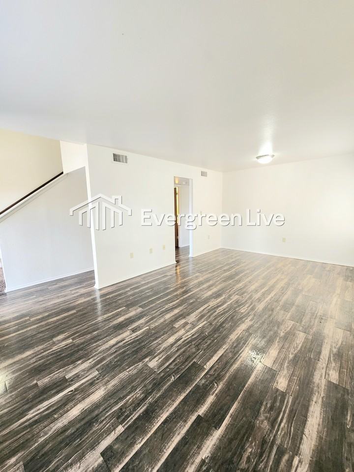 324 Fireball Dr - Photo 3 of 24