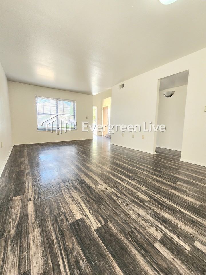 324 Fireball Dr - Photo 4 of 24