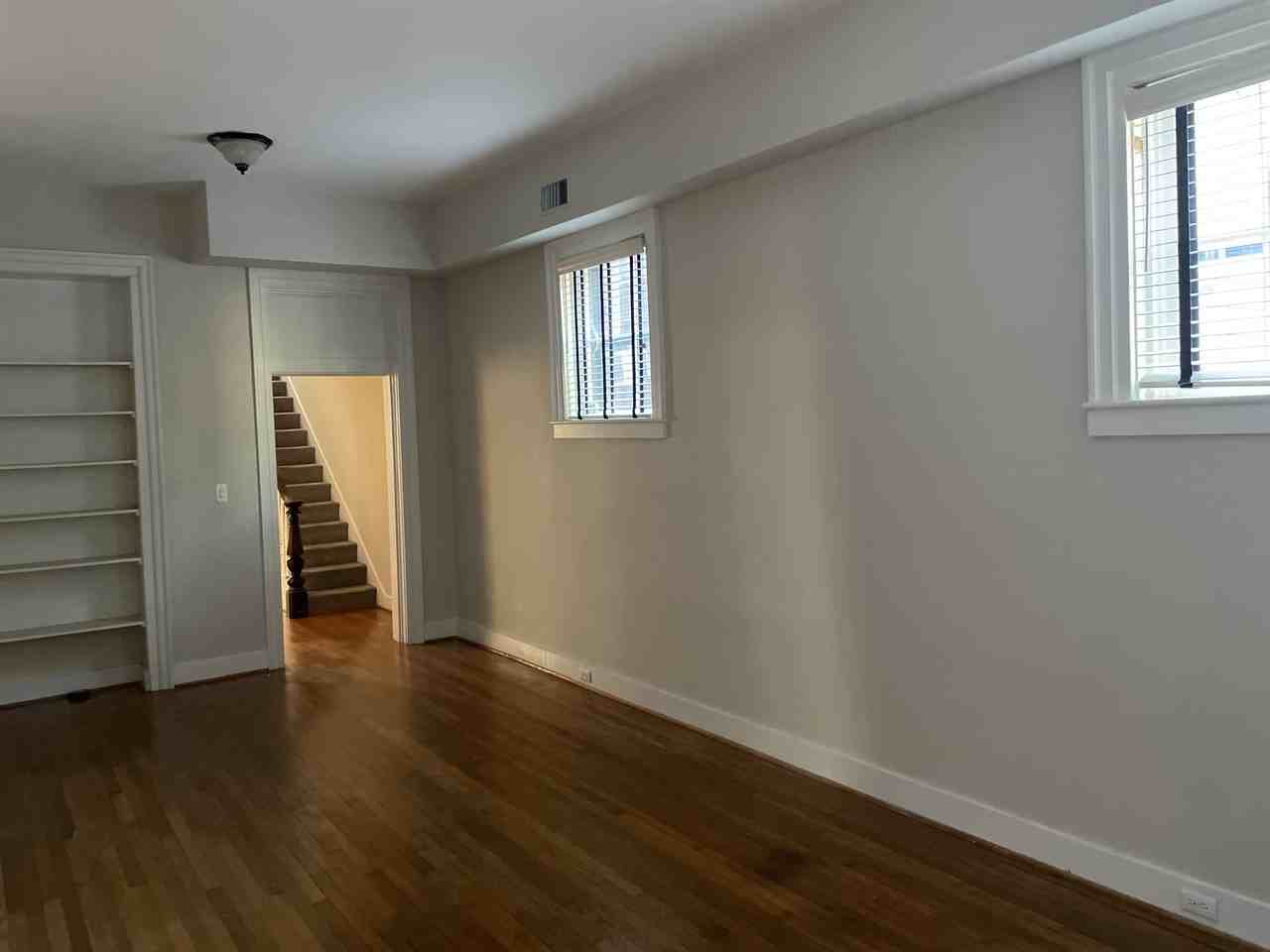 403 Court St - Photo 3 of 6