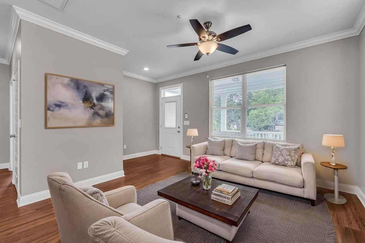 702 Moore St - Photo 3 of 25