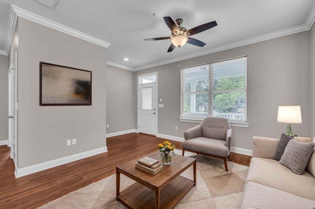 702 Moore St - Photo 4 of 25