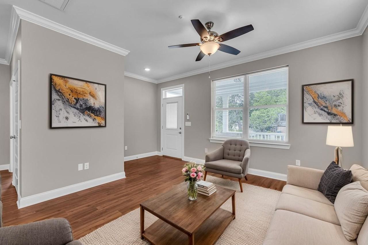 702 Moore St - Photo 6 of 25