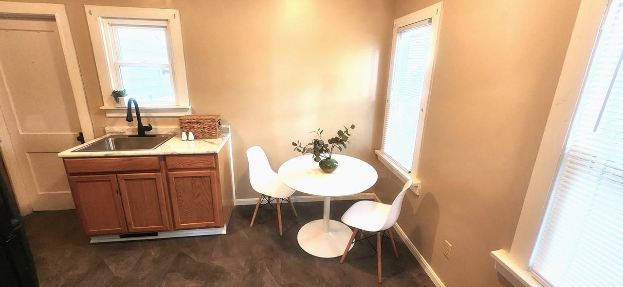 120 E School St - Photo 2 of 18