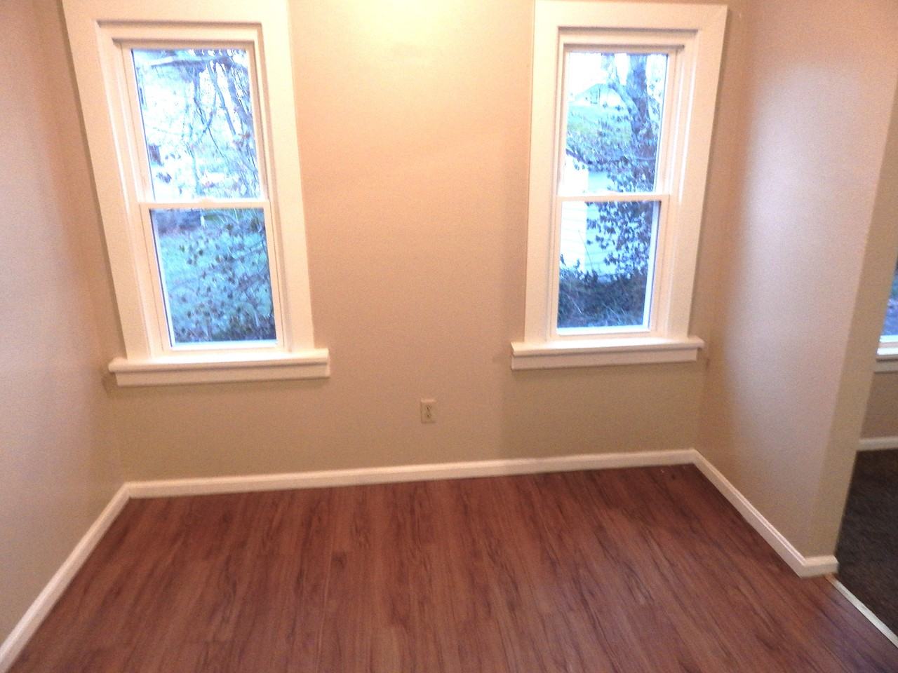 120 E School St - Photo 5 of 18