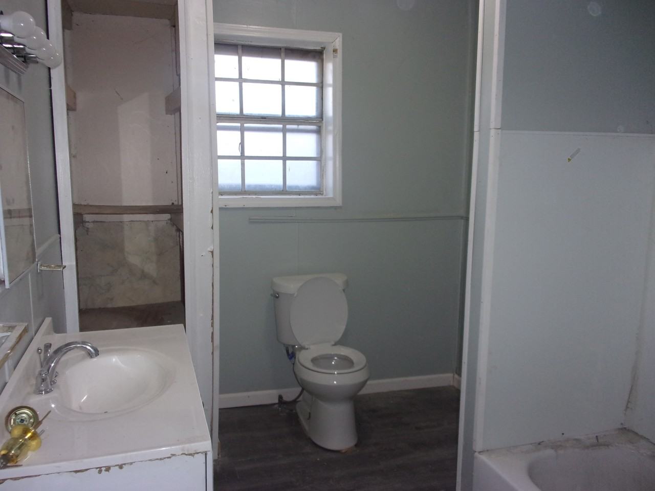 803 Richmond Ave - Photo 2 of 17