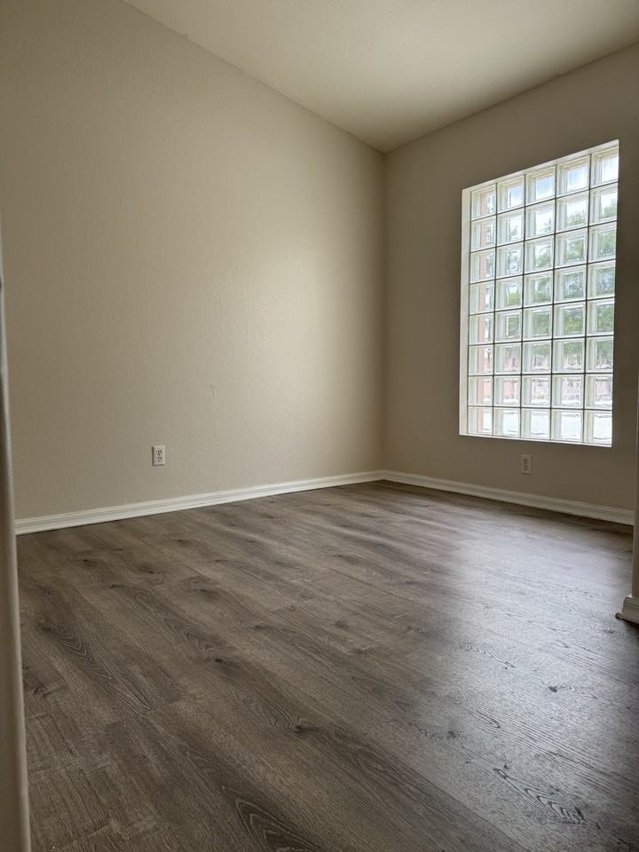 26728 Little John Ct #7 - Photo 3 of 11