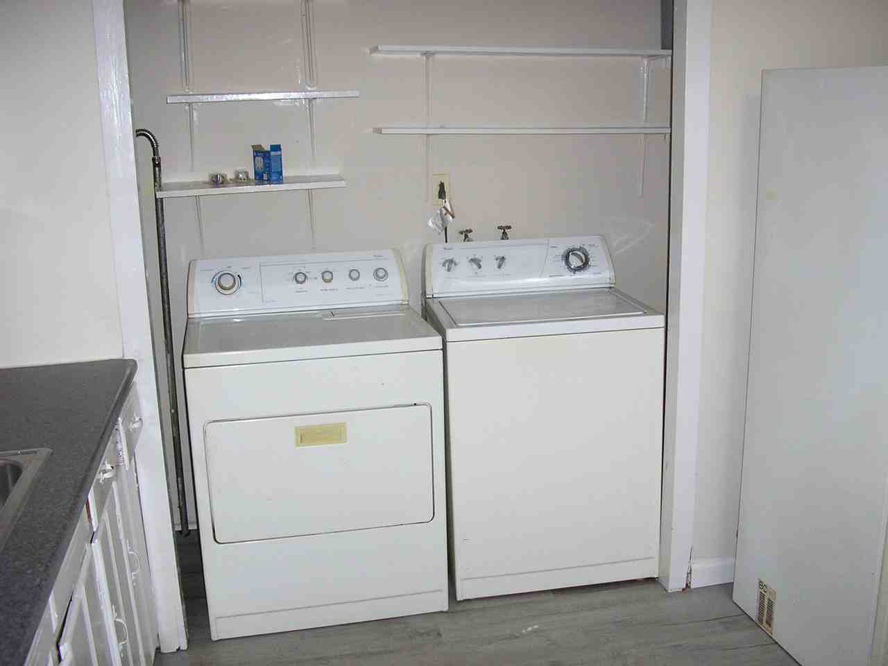 1424 Neal St - Photo 4 of 10