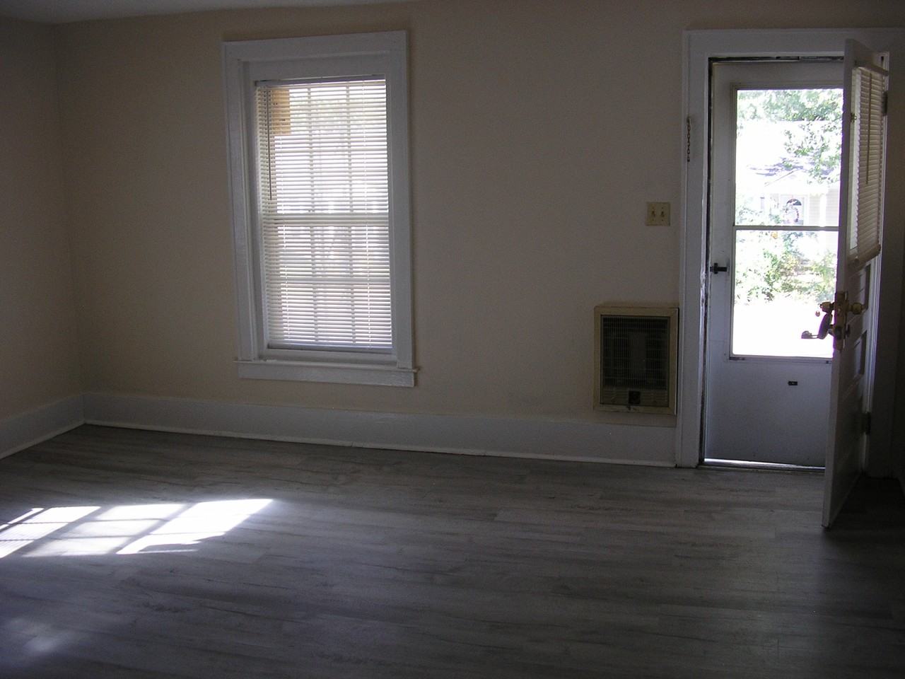 1424 Neal St - Photo 5 of 10
