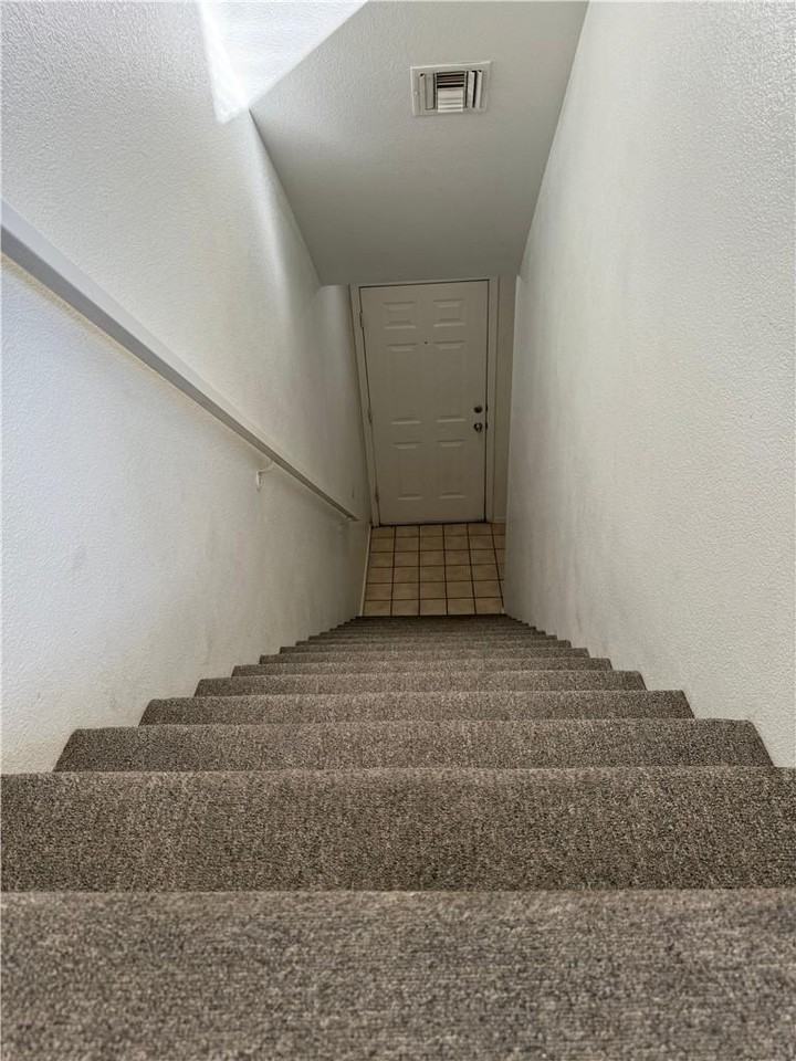 331 Phyllis Dr - Photo 4 of 20