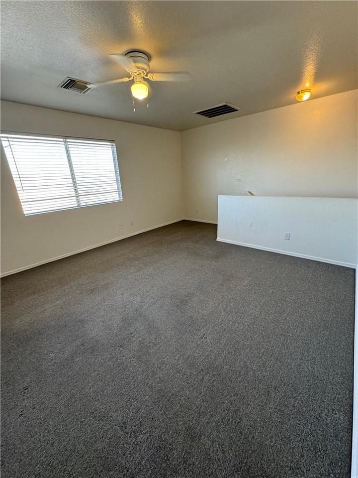 331 Phyllis Dr - Photo 5 of 20