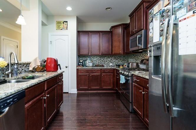 1011 Poplar St - Photo 4 of 25