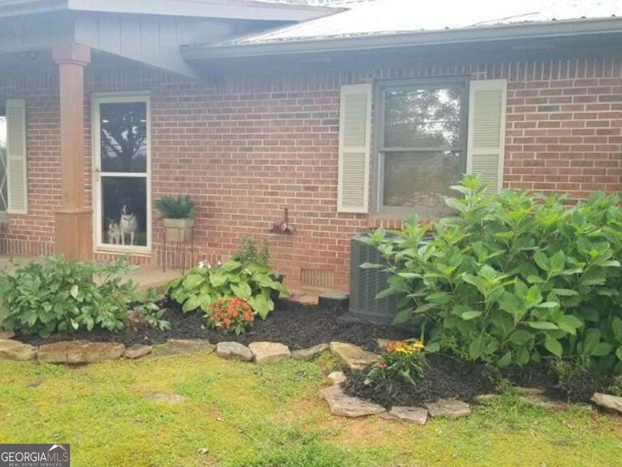 24 Ray Mcclain Ln - Photo 2 of 12
