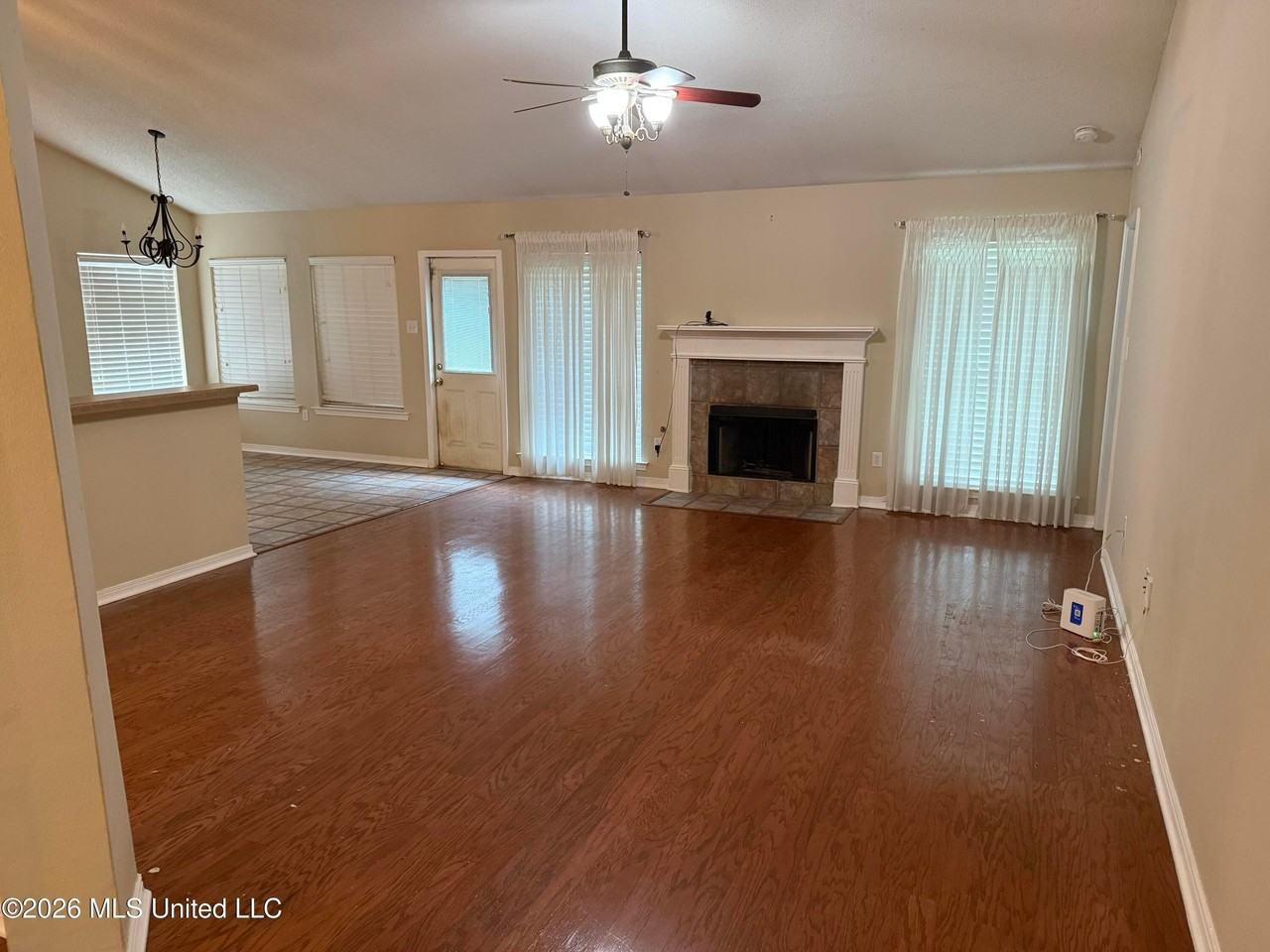 11267 River Bend Dr - Photo 2 of 19