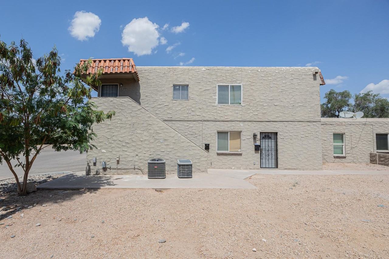 4724 E Portland St - Photo 2 of 16