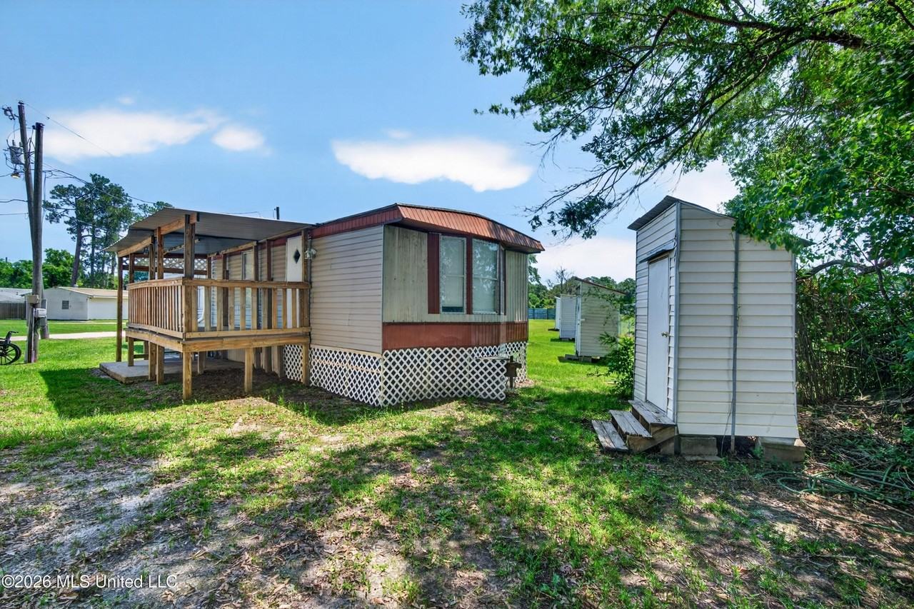 11213 Dobson Rd - Photo 2 of 16