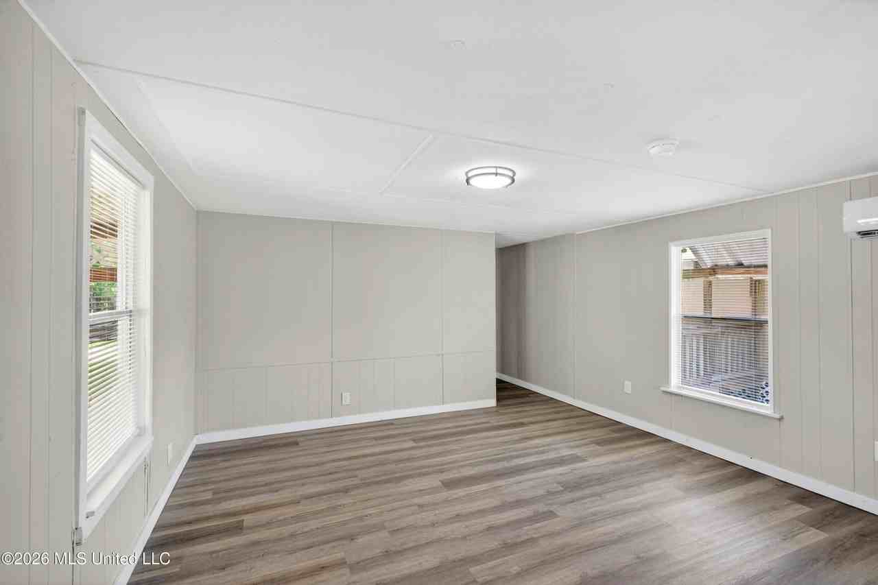 11213 Dobson Rd - Photo 4 of 16