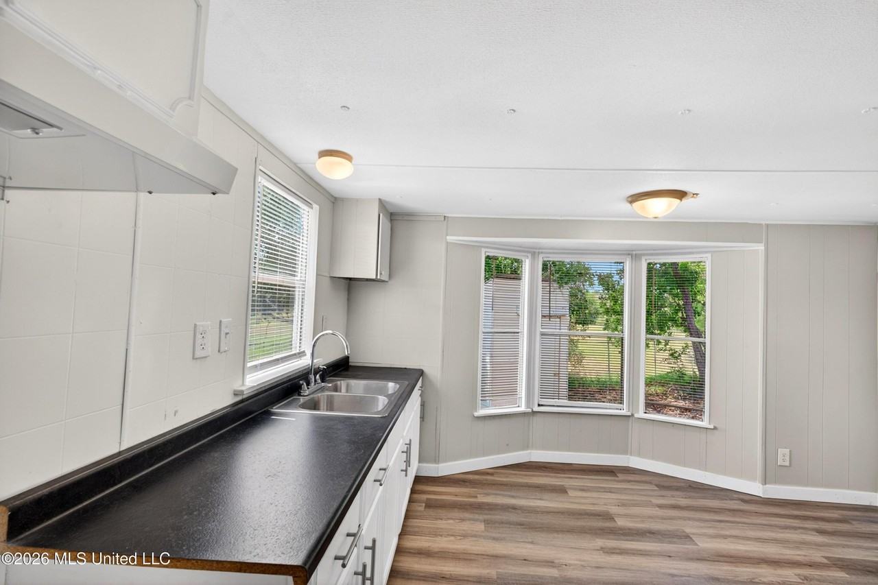 11213 Dobson Rd - Photo 7 of 16