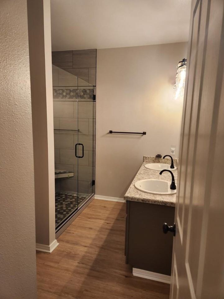 545 Electric Ave - Photo 3 of 7