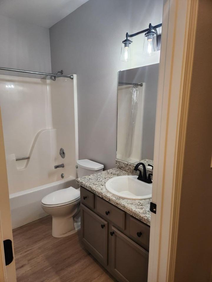 545 Electric Ave - Photo 4 of 7