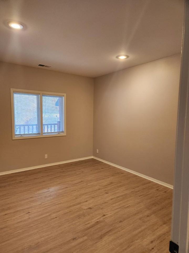 545 Electric Ave - Photo 5 of 7