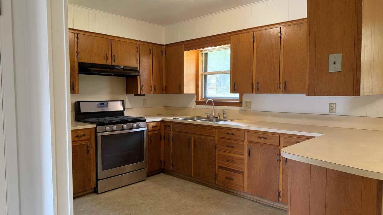 1805 Waterloo Ave - Photo 6 of 21