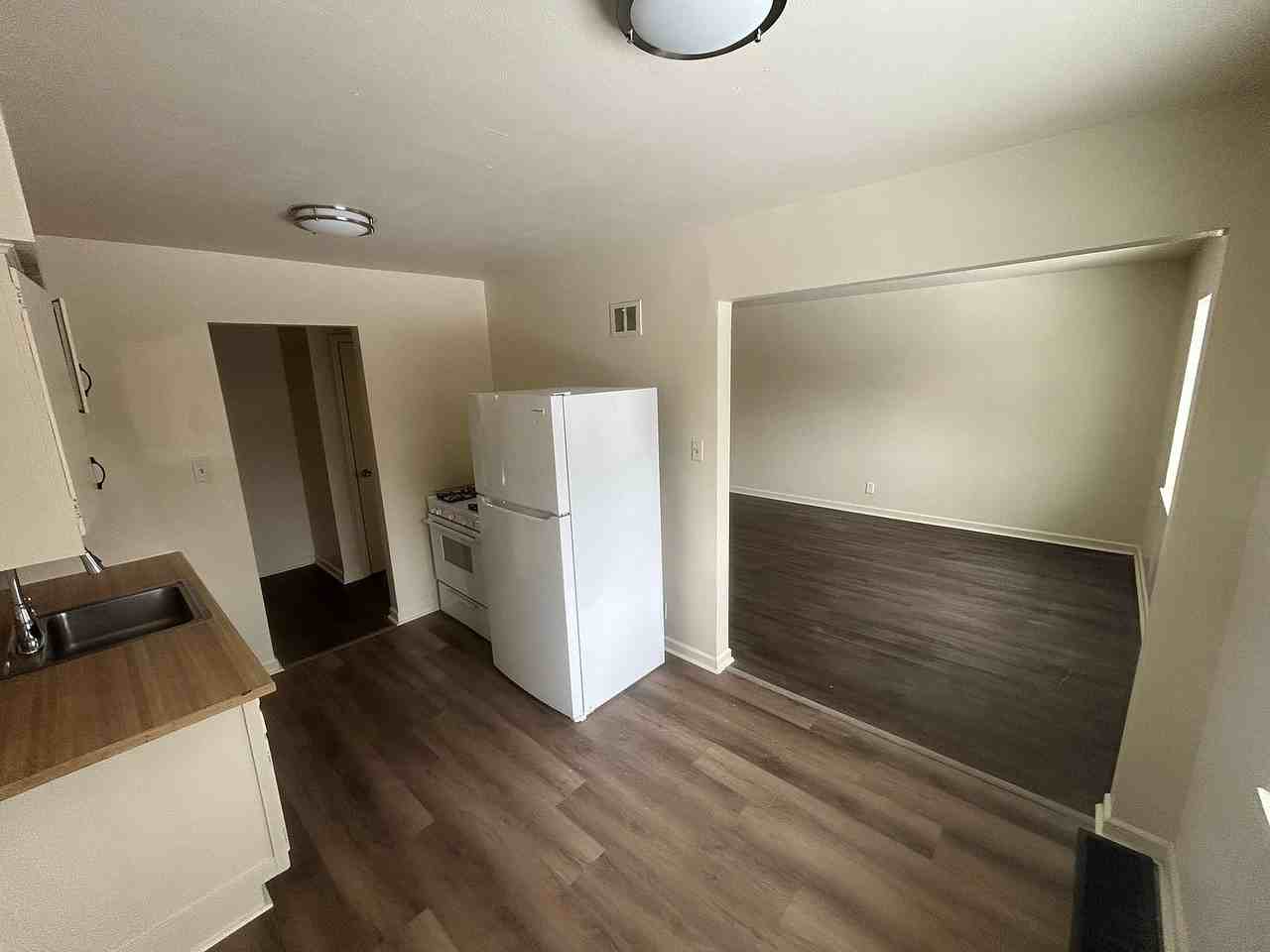 2616 Newport Ave #6 - Photo 3 of 6