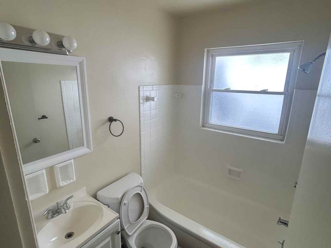 2616 Newport Ave #6 - Photo 4 of 6