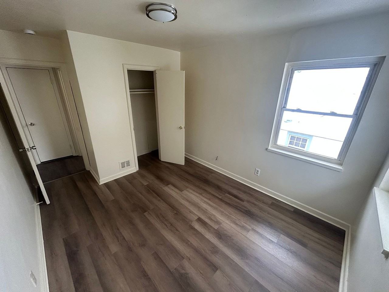 2616 Newport Ave #6 - Photo 5 of 6