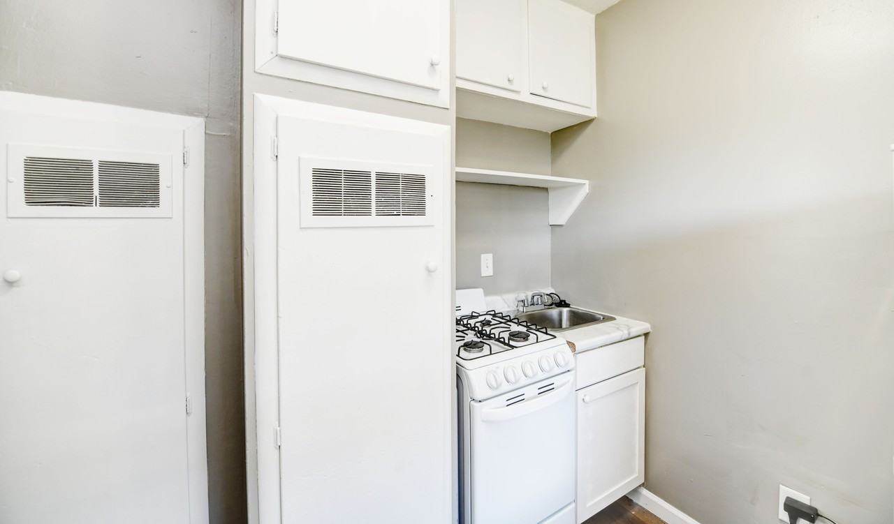 366 Wrexham Ave #366-1-2 - Photo 5 of 17