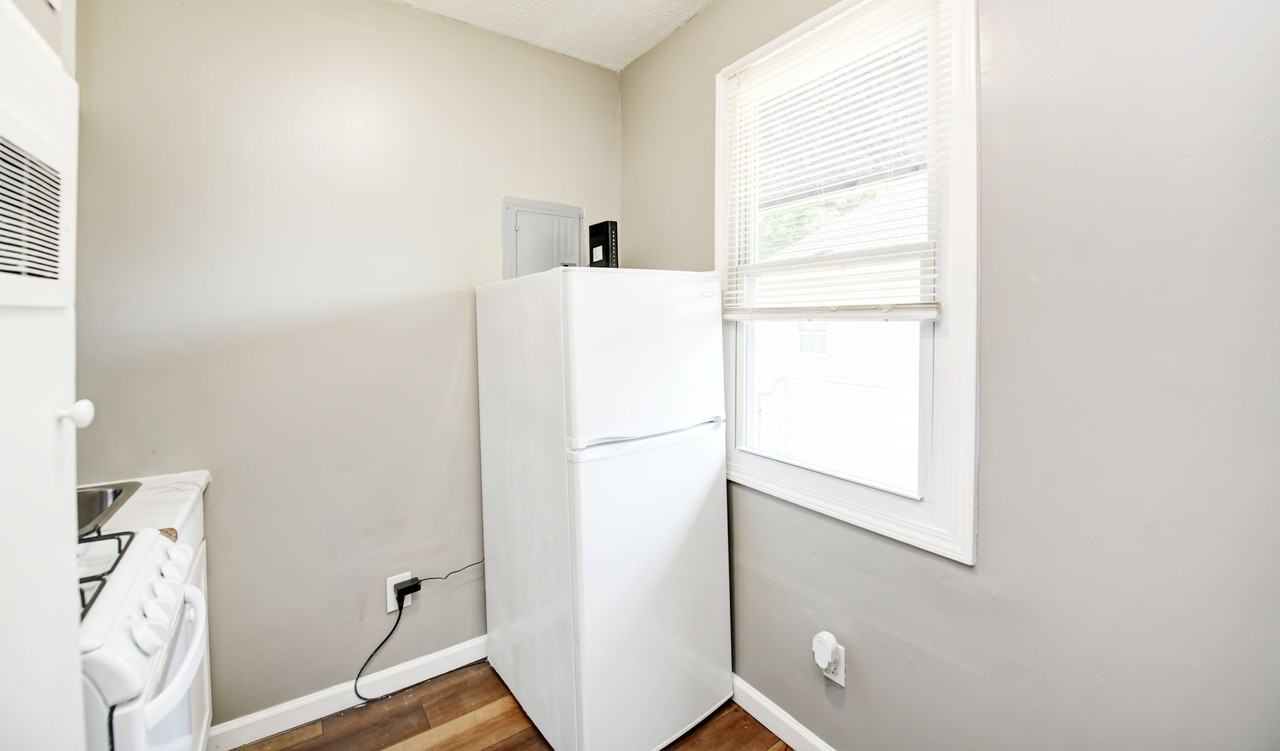 366 Wrexham Ave #366-1-2 - Photo 6 of 17