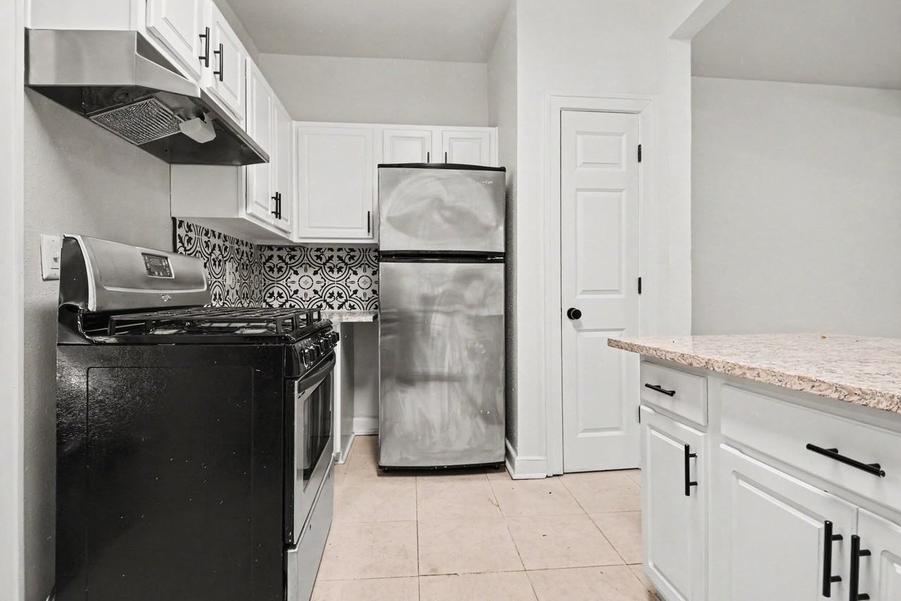 915 Annex Ave - Photo 7 of 19