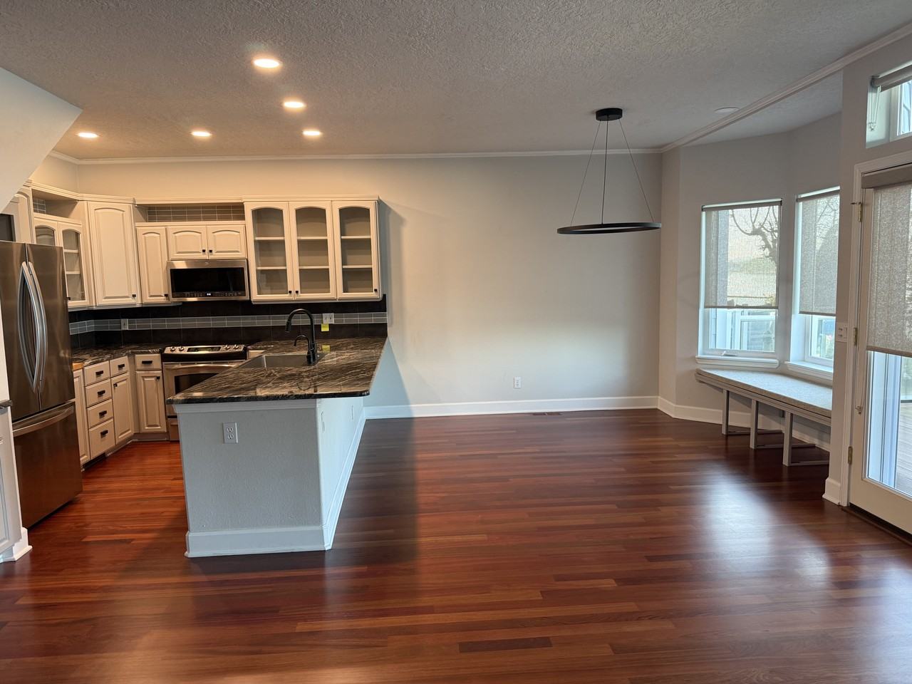 1421 Se Columbia River Dr - Photo 4 of 15