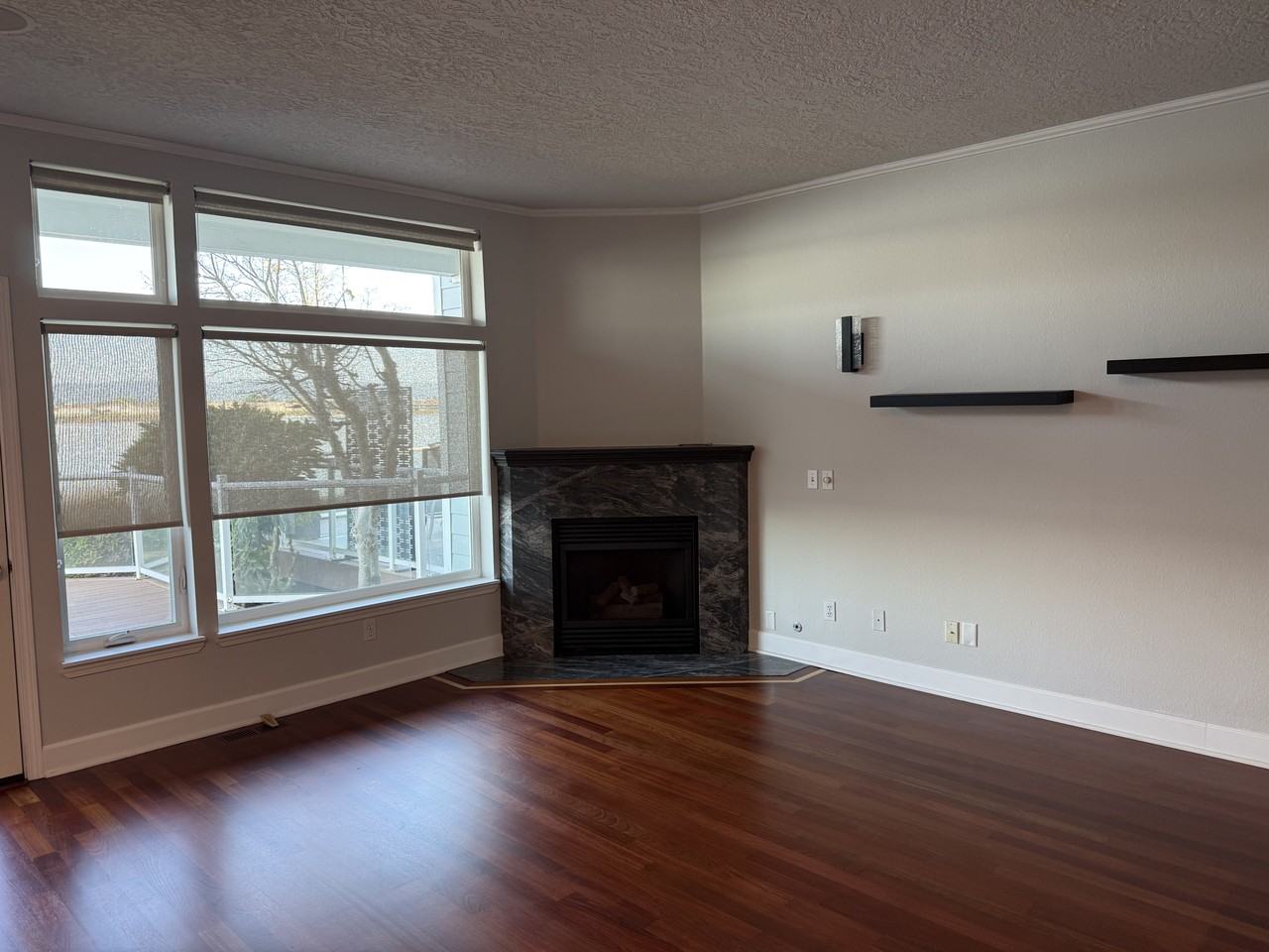 1421 Se Columbia River Dr - Photo 5 of 15