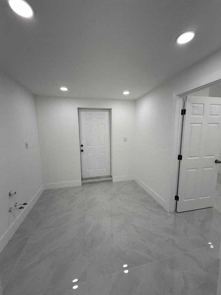 4400 Sw 36th St - Photo 3 of 11
