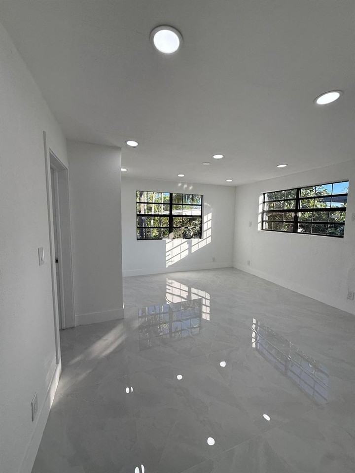 4400 Sw 36th St - Photo 4 of 11