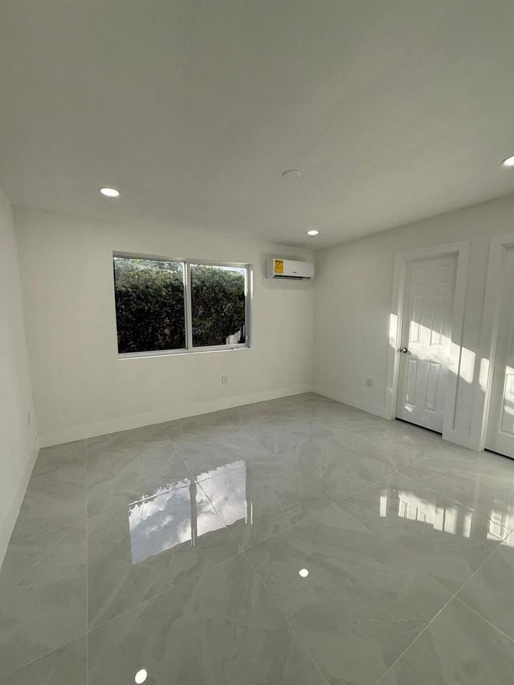 4400 Sw 36th St - Photo 5 of 11