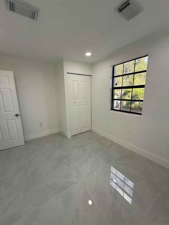 4400 Sw 36th St - Photo 6 of 11