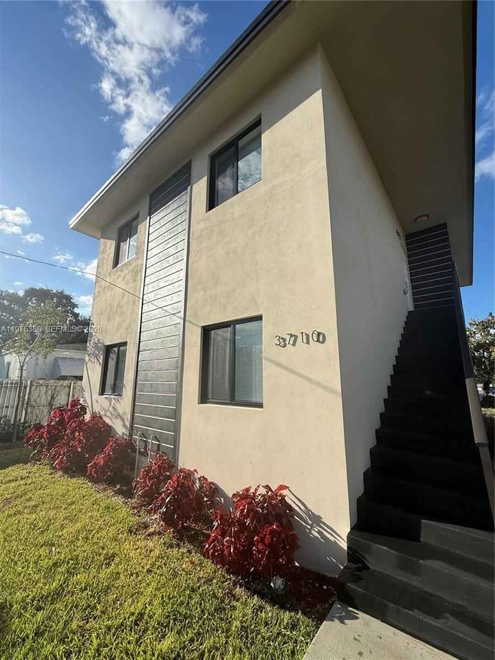 3712 Nw 13th Pl #2