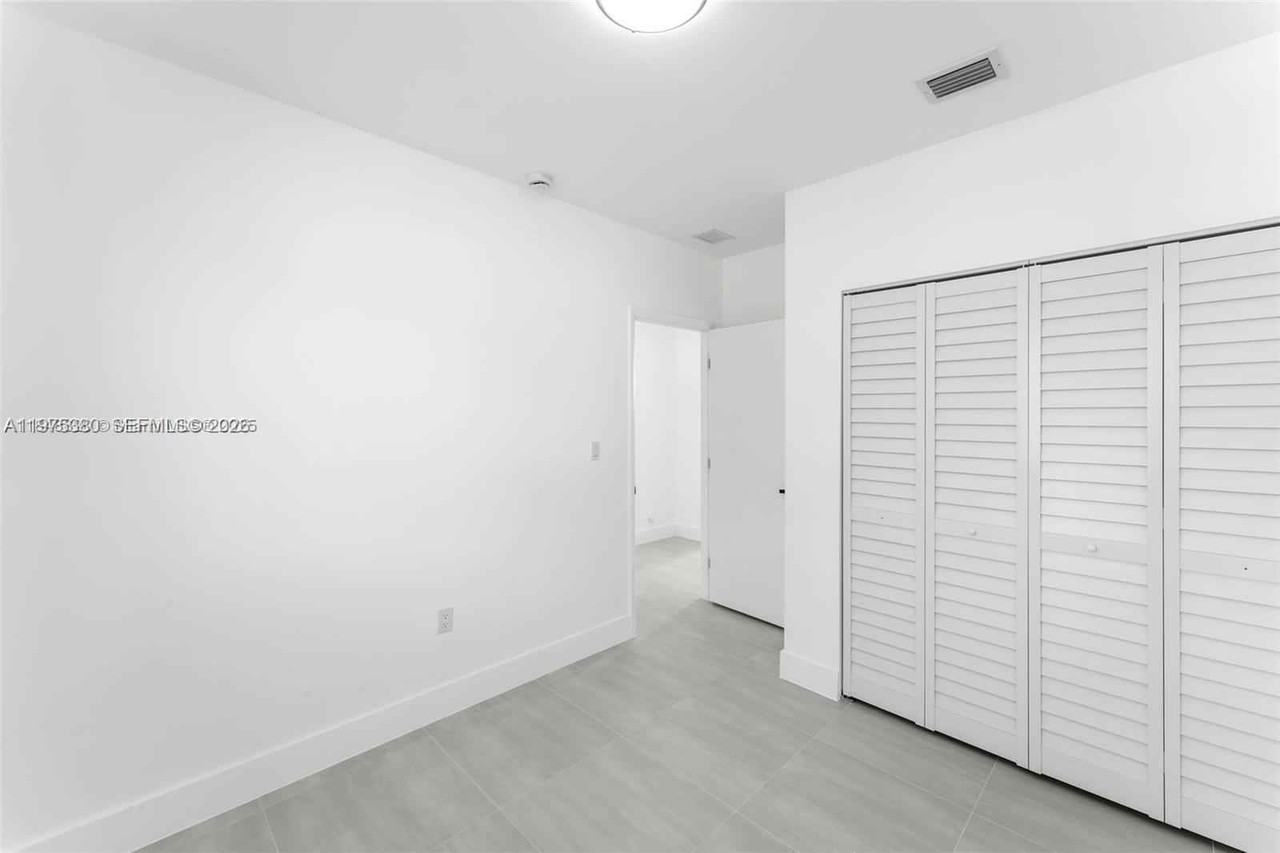 3712 Nw 13th Pl #2 - Photo 5 of 10