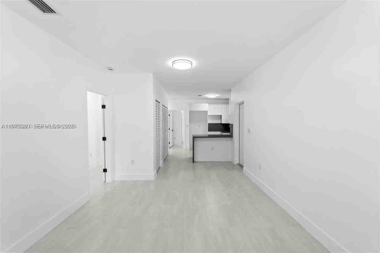 3712 Nw 13th Pl #2 - Photo 7 of 10