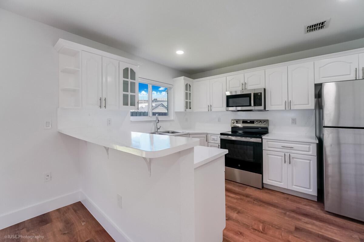 1293 Nw 38th St - Photo 2 of 18