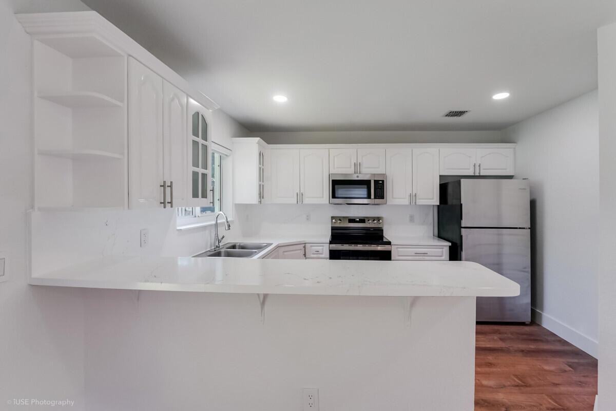 1293 Nw 38th St - Photo 3 of 18