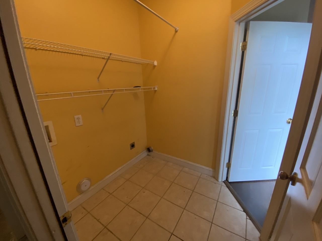 245 Fairview Cir - Photo 3 of 13