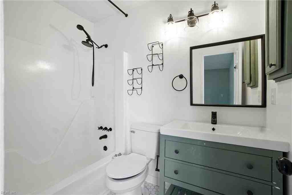 1005 Scarlet Oak Ct S - Photo 3 of 10