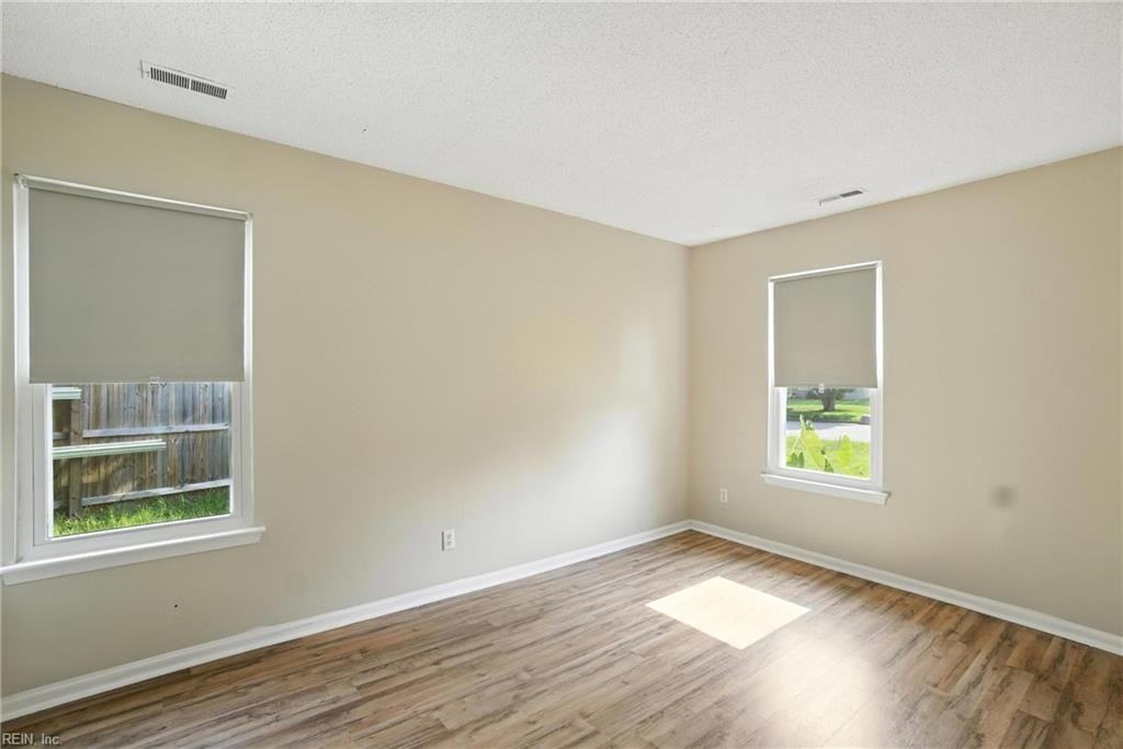 1005 Scarlet Oak Ct S - Photo 4 of 10