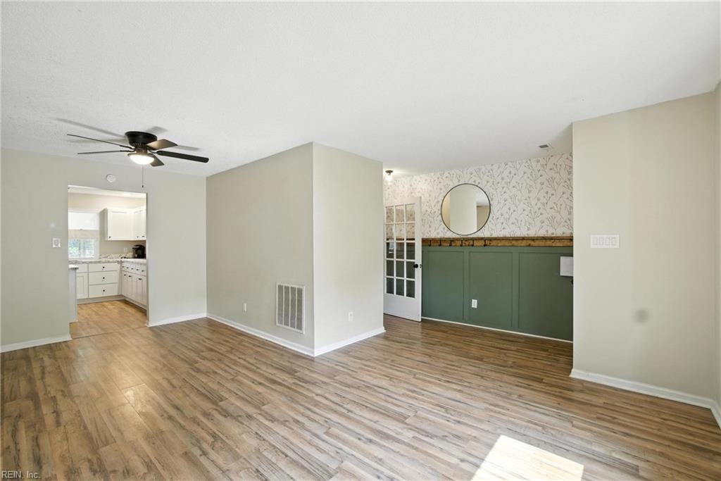 1005 Scarlet Oak Ct S - Photo 5 of 10
